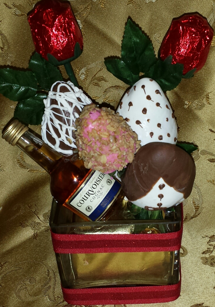 Fruit Gift Vase 4 Strawberries + 2 Chocolates + Shot